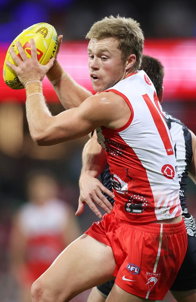 Braeden Campbell collects the ball against the Blues. Picture: Mark Metcalfe/AFL Photos/via Getty Images.