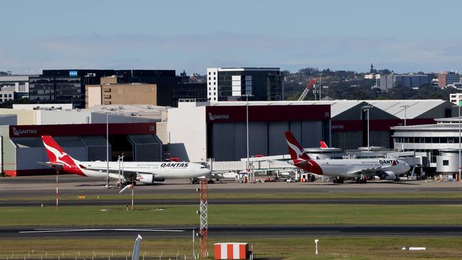 Sydney Airport has shifted to a single runway operation over dangerous winds. Picture: NCA NewsWire / Damian Shaw