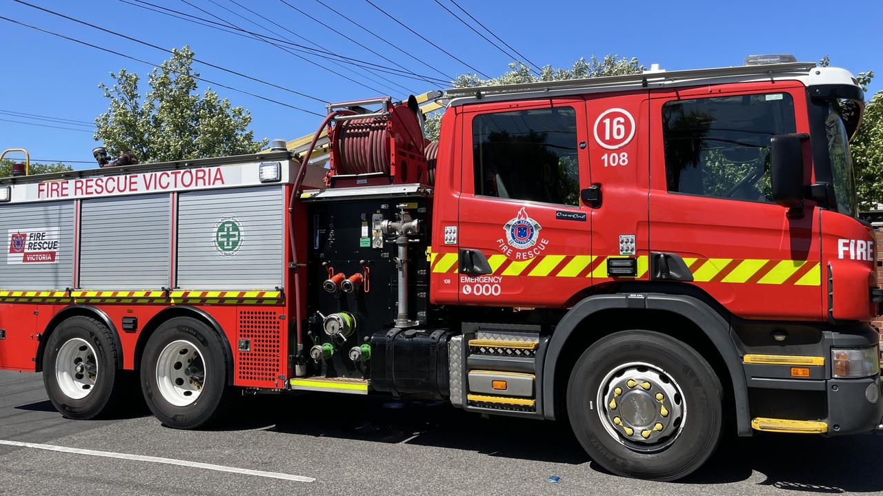 Ascot Vale unit goes up in flames as FRV evacuate neighbours | Herald Sun