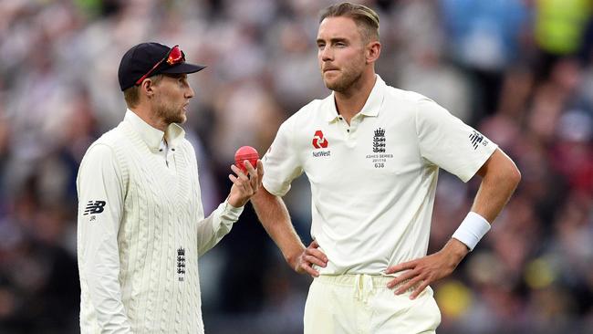 England captain Joe Root speaks to Stuart Broad.