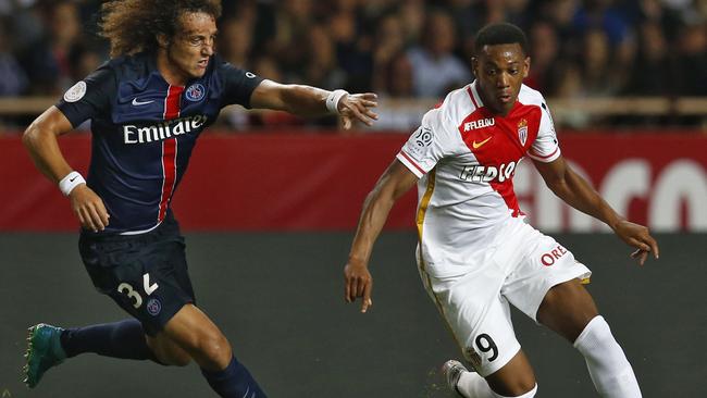 Paris Saint-Germain's Brazilian defender David Luiz (L) vies with Monaco's French forward Anthony Martial during the French L1 football match Monaco (ASM) vs Paris Saint-Germain (PSG), on August 30, 2015 at the Louis II stadium in Monaco. AFP PHOTO / VALERY HACHE