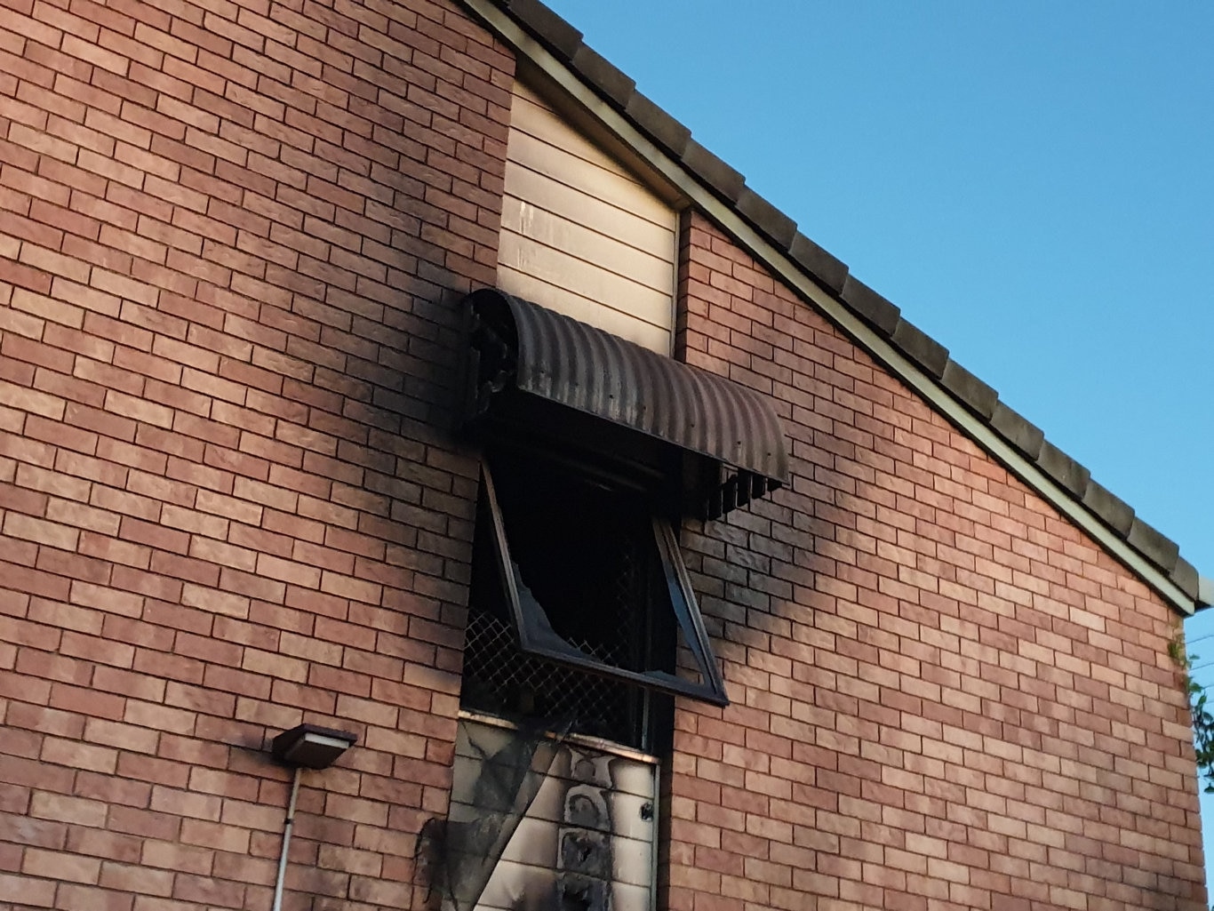 A Gympie unit was gutted by fire in the early hours of Tuesday morning.