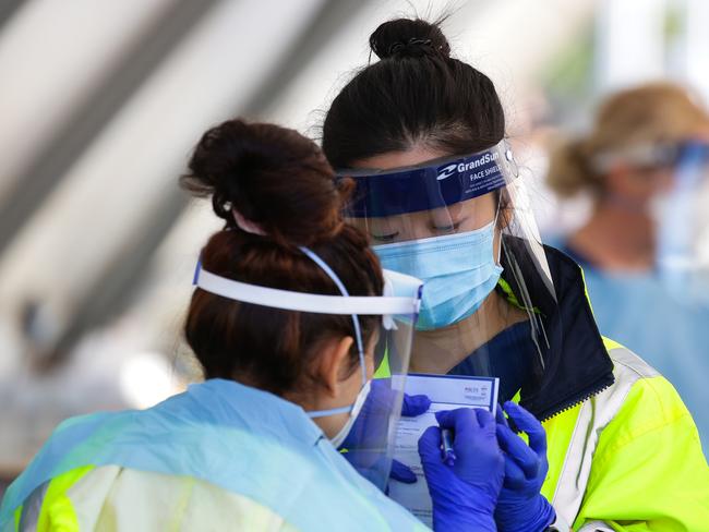 SYDNEY, AUSTRALIA - Newswire Photos AUGUST 10, 2021: Members of the public are seen lining up in their cars to have the Covid-19 test at the  Bondi Beach drive through testing clinic while Sydney remains in an ongoing Covid-19 Lockdown. Picture: NCA Newswire /Gaye Gerard