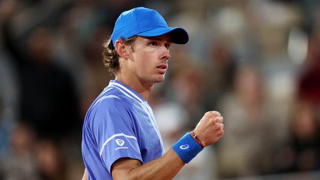 Alex de Minaur of Australia celebrates. Photo by Clive Brunskill/Getty Images)