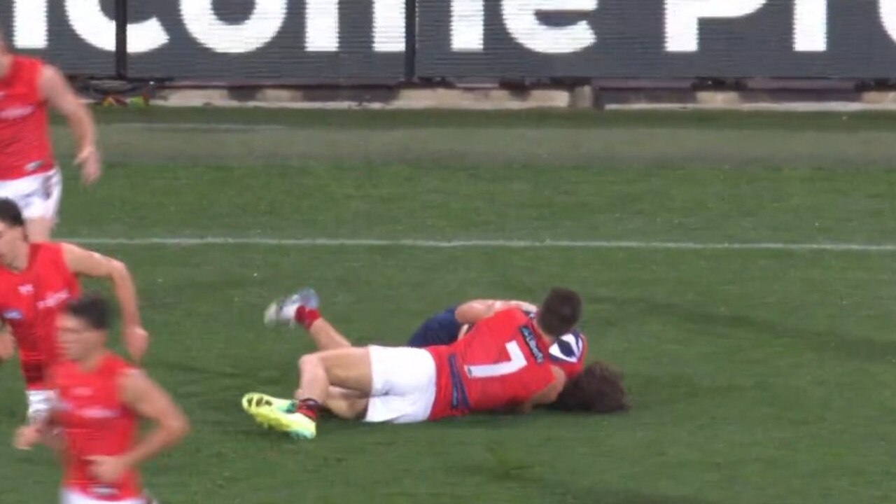 The tackle that's ruled Zach Merrett ineligible for the Brownlow Medal.