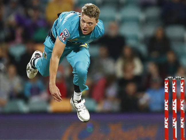 Jack Prestwidge lets one go in the BBL.