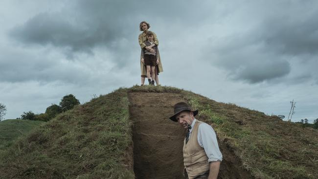 Carey Mulligan and Ralph Fiennes in The Dig. Picture: Netflix AUS