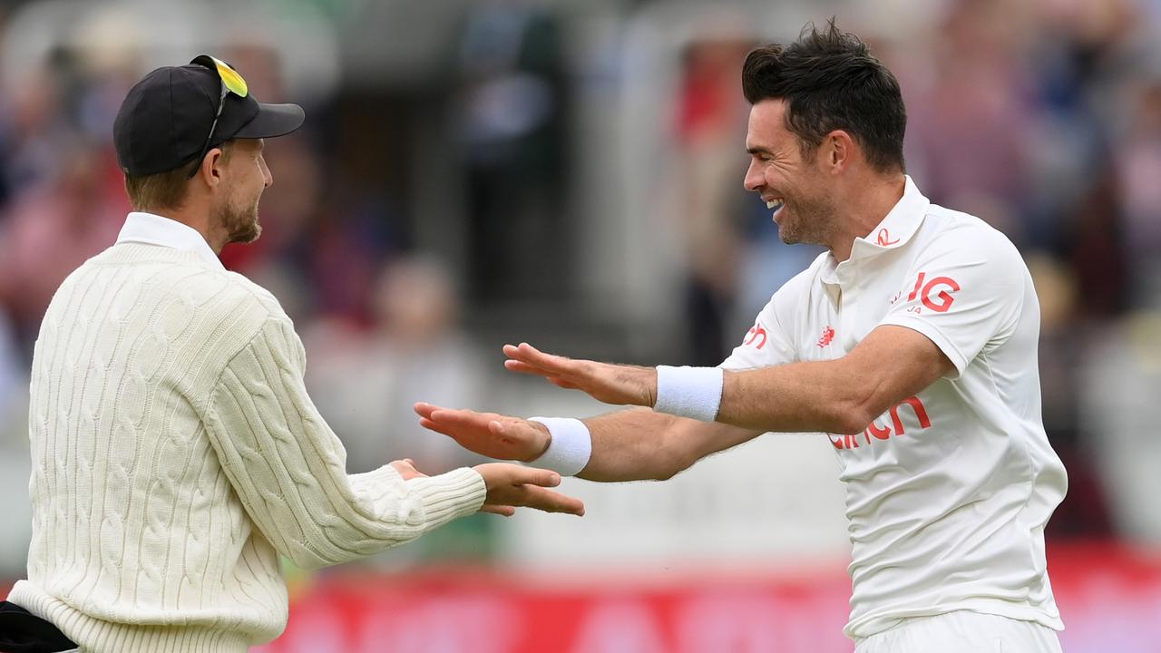 Joe Root and Jimmy Anderson seemingly have England’s hopes in their hands.