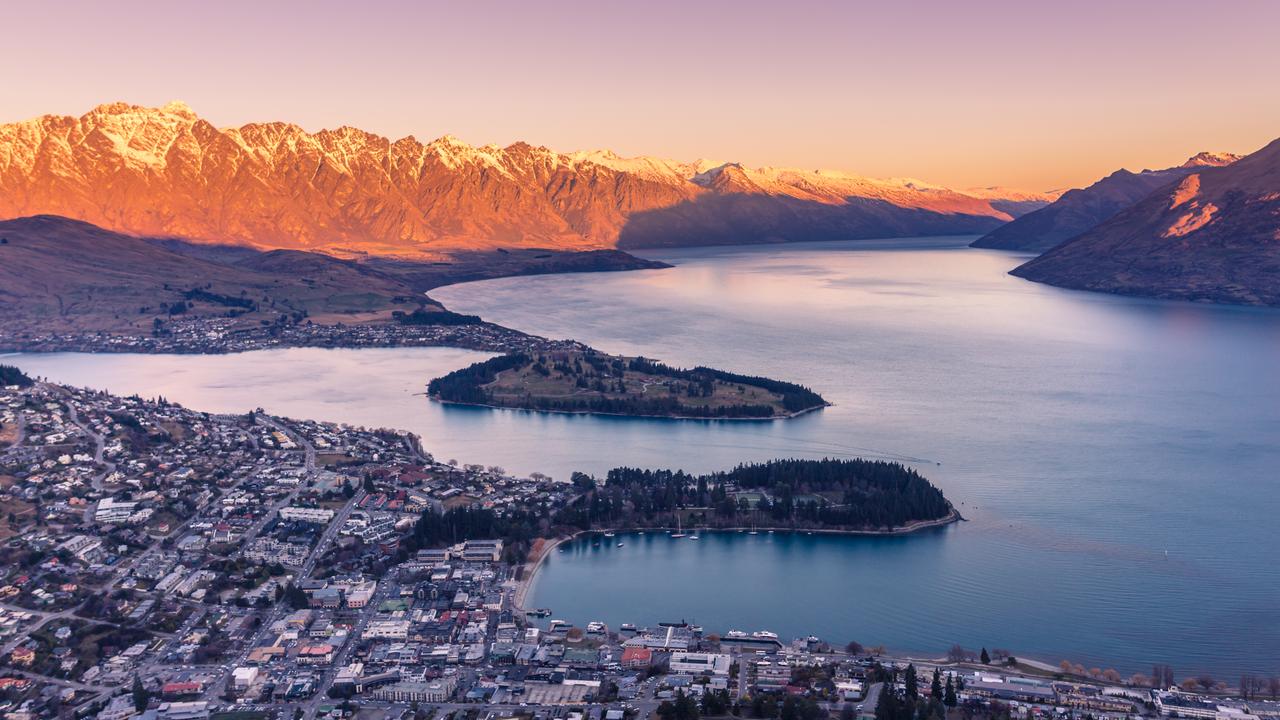 Queenstown and Lake Wakatipu at sunset – it’s not hard to see why NZ is so popular.