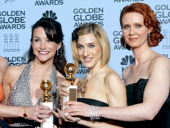 399817 152: Actresses Kim Cattrall, Kristin Davis, Sarah Jessica Parker and Cynthia Nixon pose backstage during the 59th Annual Golden Globe Awards at the Beverly Hilton Hotel January 20, 2002 in Beverly Hills, CA. (Photo by Frederick M. Brown/Getty Images)