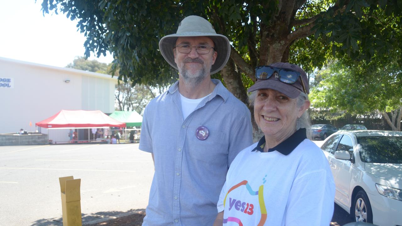 Constitutional Law Professor Simon Young and 'Yes' campaigner Kate Reardon-Smith calling on voters to back the Voice at Middle Ridge State School, Toowoomba, October 14, 2023.