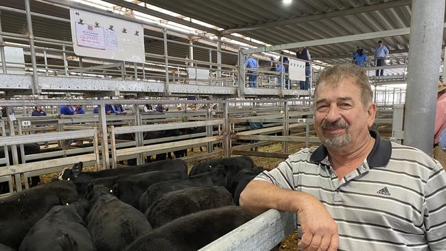 It's a good time to be buying cattle according to Cobram's Frank Goegan who bought Angus steers, 342kg, for $1400 and another pen of 344kg Angus steers for $1435, paying between 409-417c/kg.