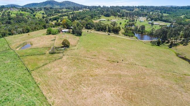 The new owners of a 16ha block at Chatworth purchased for $1.61 million have outlined plans to subdivie it into 29 lots.