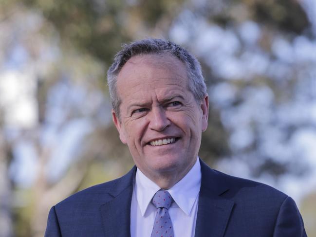 Opposition leader Bill Shorten is seen during a tour of Croydon Hills Primary school in Melbourne, Wednesday, October 10, 2018. Bill Shorten announced Labor's $14 billion education plan to fund more than 13,000 extra teachers. (AAP Image/Wayne Taylor) NO ARCHIVING