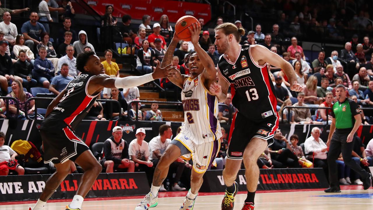 NBL MVP Jaylen Adams drives to the basket.