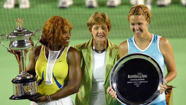 Serena Williams (L) with Margaret Court (C) and Lindsay Davenport after the 2005 Australian Open final. Picture: Darren McNamara