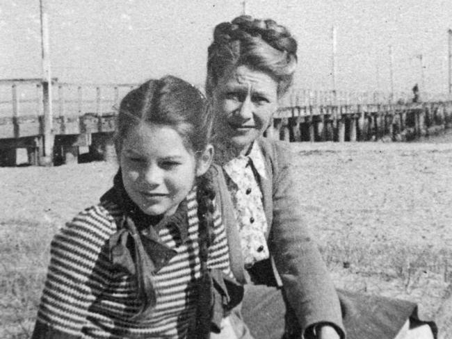 Sheila Florance and her daughter Susan Oyston at Mordialloc Beach in 1948.