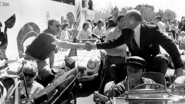 Coaches Malcolm Blight and Allan Jeans shakes hands during the 1989 grand final parade. Picture: HWT Library.