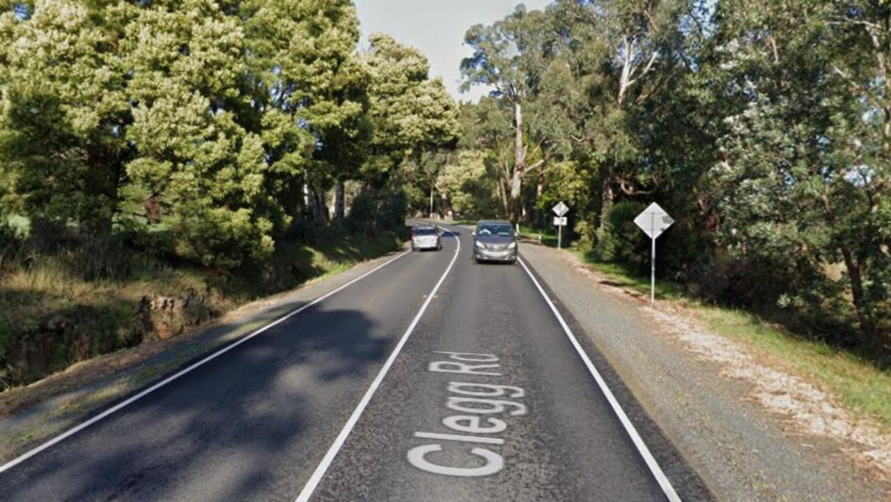 Driver dies after crashing into tree in Mt Evelyn