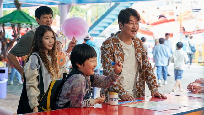 Gang Dong-won, Lee Ji-eun, Im Seung-soo, and Song Kang-ho in Broker