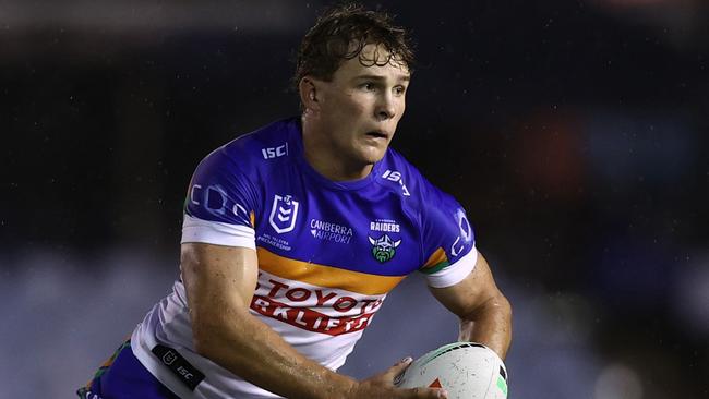 SYDNEY, AUSTRALIA - FEBRUARY 08: Owen Pattie of the Raiders runs the ball during the NRL pre-season match between Penrith Panthers and Canberra Raiders at Sharks Stadium on February 08, 2025 in Sydney, Australia. (Photo by Jason McCawley/Getty Images)