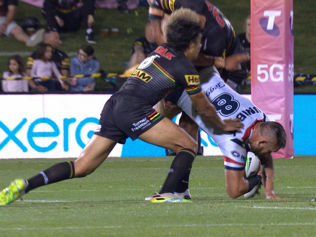 Viliame Kikau turns Jared Waerea-Hargreaves upside down