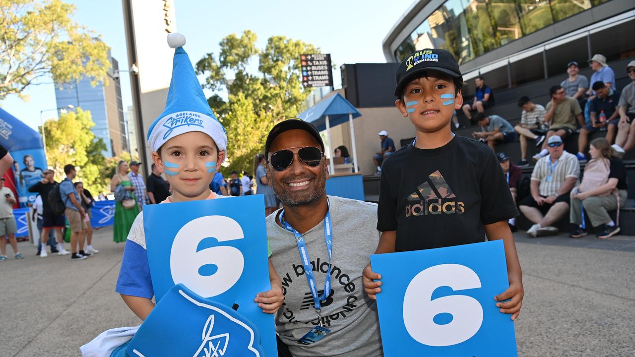 20/12/24. Gallery Big Bash - Adelaide Strikers v Melbourne Stars at Adelaide Oval. Picture: Keryn Stevens