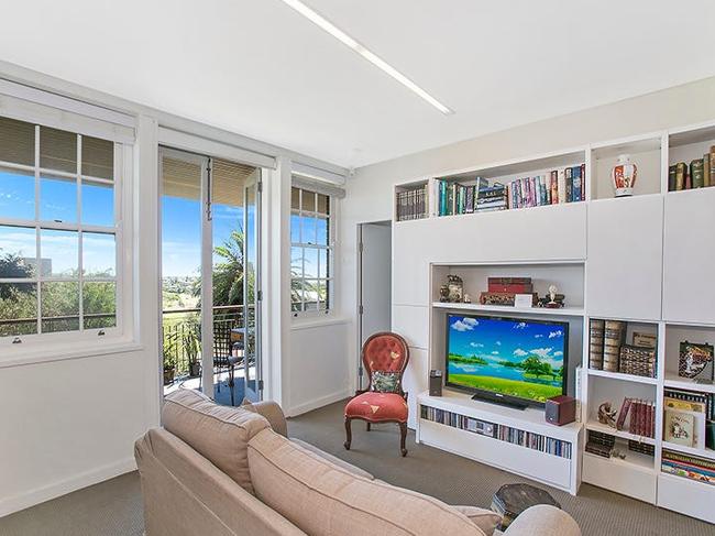 Israel Folau has sold his Little Bay investment property. Source: realestate.com.au