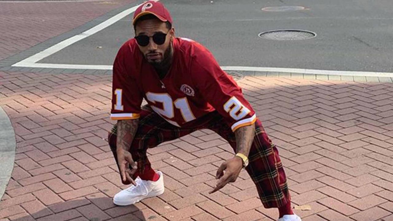 Mike Scott poses in his Redskins jersey.