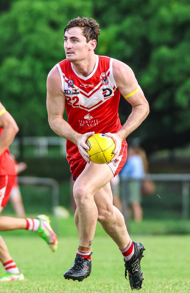 Scott Carlin playing for Waratah in the 2024-25 NTFL season. Picture: Celina Whan / AFLNT Media