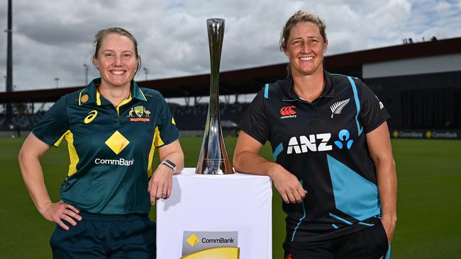 MACKAY, AUSTRALIA - SEPTEMBER 18: Alyssa Healy, captain of Australia and Sophie Devine, captain of New Zealand, pose for portraits with the trophy during a women's T20 International media opportunity at Great Barrier Reef Arena on September 18, 2024 in Mackay, Australia. (Photo by Albert Perez/Getty Images)