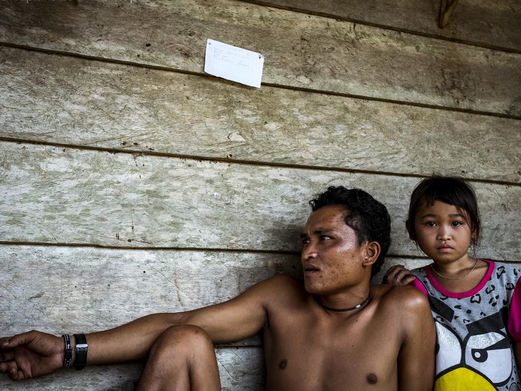 Man ditches city life to live with indigenous tribe, makes documentary ...