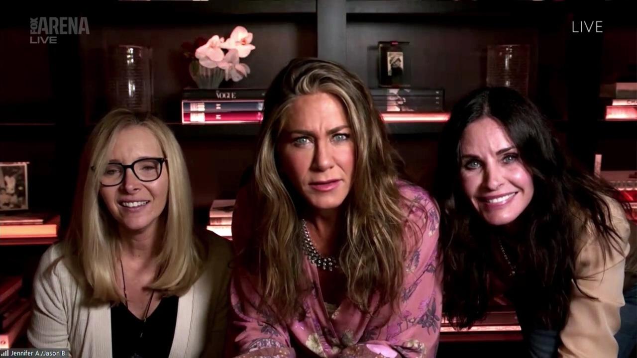 There was something of a surprise Friends reunion at Jennifer Aniston’s house as her former co-stars Lisa Kudrow and Courteney Cox all tuned in to watch the awards ceremony together. Picture: Arena