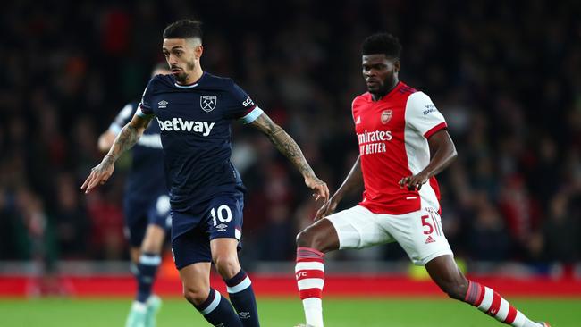 Manuel Lanzini of West Ham United in action with Thomas Partey of Arsenal. (Photo by Marc Atkins/Getty Images)