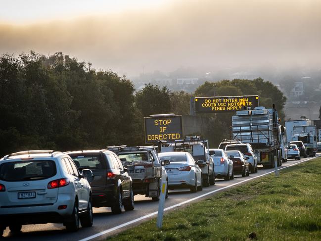 Traffic on the Hume Freeway in Albury heading into NSW after the border was closed over night. Picture: NCA NewsWire/Simon Dallinger