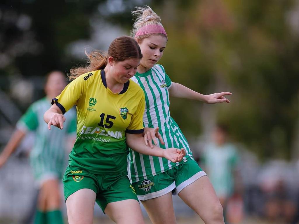 Emme Fitton and Elise Williams compete in the U14/15 Girls Semi Final. Picture: Sharon Woodward Images.