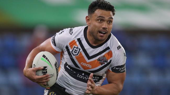 David Nofoaluma has re-signed for four years.