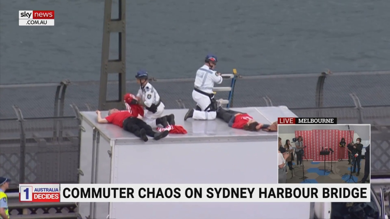 Climate protesters block Sydney Harbour Bridge