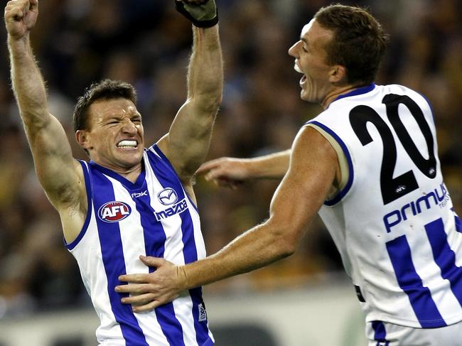 2007 Semi-final. Kangaroos (North Melbourne) v Hawthorn. MCG. Brent Harvey and Drew Petrie celbrates kicking a goal.