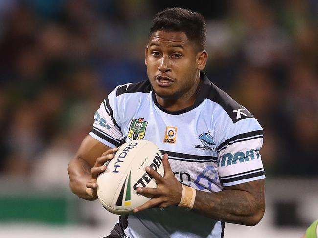 CANBERRA, AUSTRALIA - SEPTEMBER 10:  Ben Barba of the Sharks makes a break during the NRL Qualifying Final match between the Canberra Raiders and the Cronulla Sharks at GIO Stadium on September 10, 2016 in Canberra, Australia.  (Photo by Mark Kolbe/Getty Images)