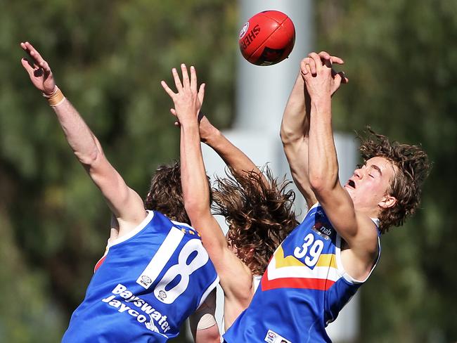 Joel Nathan juggles a mark. Picture: Martin Keep/AFL Photos/Getty Images