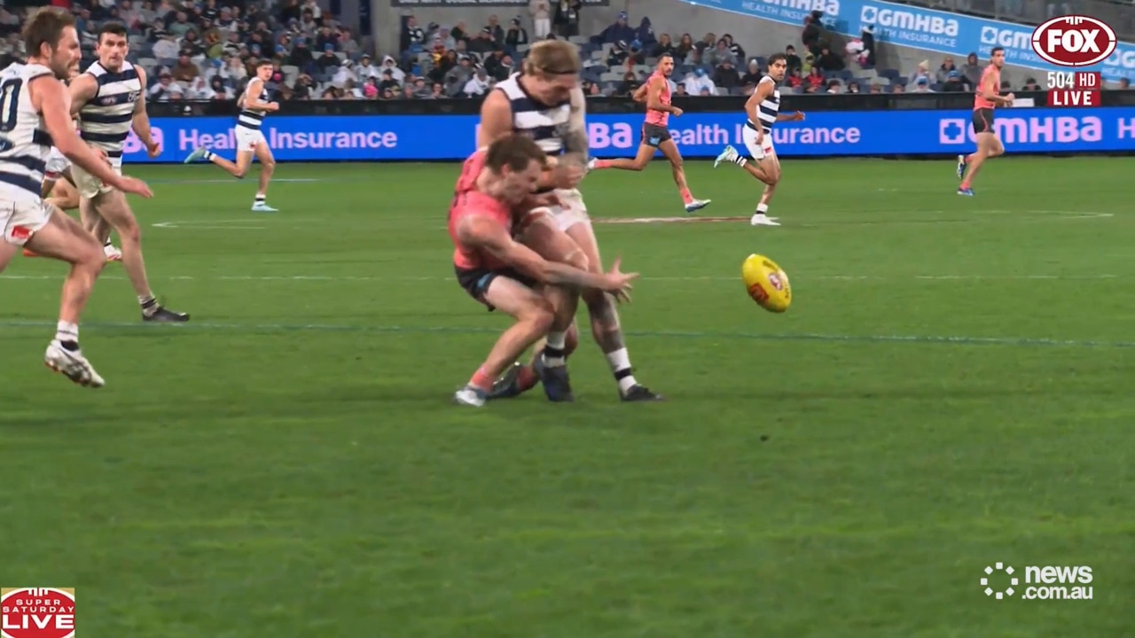 Noah Anderson laid out with brutal tackle