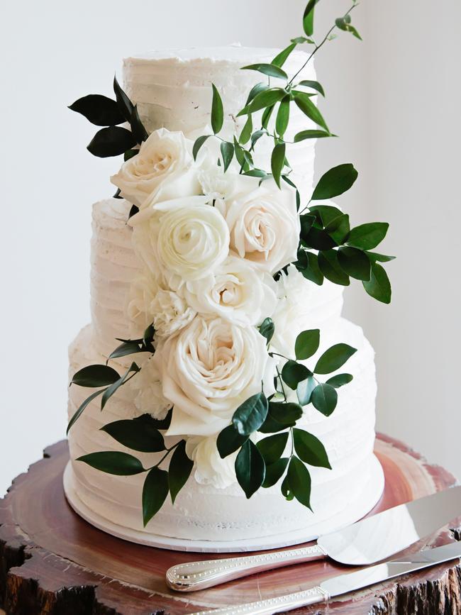 Greedy for wedding cake, photography: Quince and Mulberry Studios