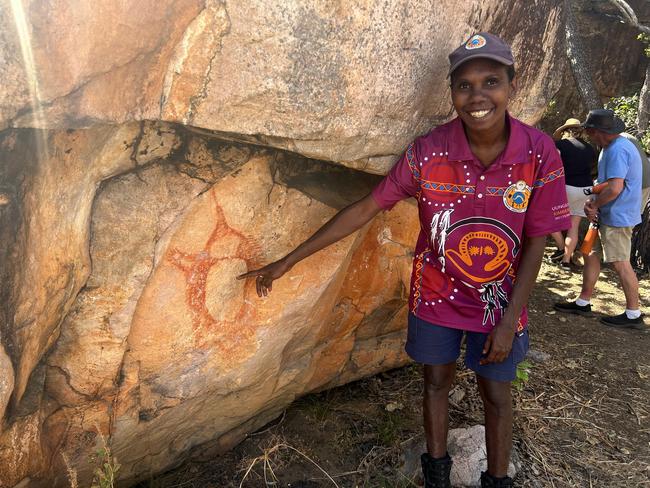 Zarika Peurmora during an art tour at Munurru. Photo: Wunambal Gaambera Aboriginal Corp