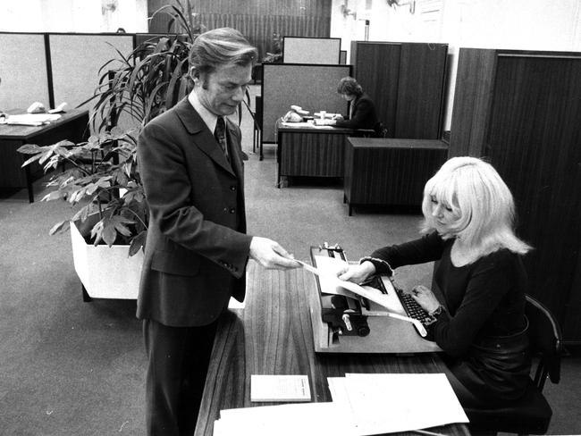 1973. A senior officer of the Public Works Department, Mr Mel Read, with his typist Mrs Allana Derek, in their open landscape office. The dept has set up an experiment in open landscape office planning in on of their areas in No. 2 Treasury Place. Public service. Offices. NEG NO. FG25047 [Herald 25/7/73] #hsinstagram