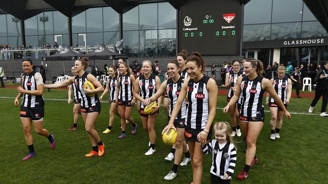 MELBOURNE, AUSTRALIA - SEPTEMBER 23: Collingwood players run out before the round five AFLW match between the Collingwood Magpies and the Essendon Bombers at AIA Centre on September 23, 2022 in Melbourne, Australia. (Photo by Darrian Traynor/Getty Images)