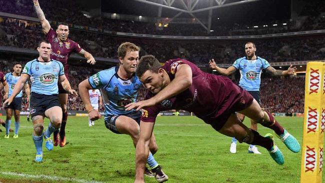 TRY TIME: Maroons player Corey Oates scores a spectacular try to wrap up game two of the Origin series at Suncorp Stadium on Wednesday night. Picture: DAVE HUNT