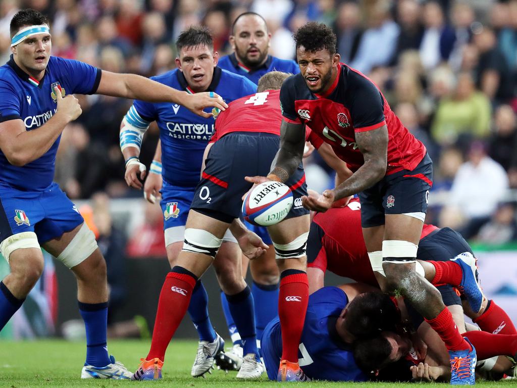 Courtney Lawes of England offloads the ball during the 2019 Quilter International match between England and Italy at St James' Park on September 06, 2019 in Newcastle upon Tyne, England. (Photo by Shaun Botterill/Getty Images)