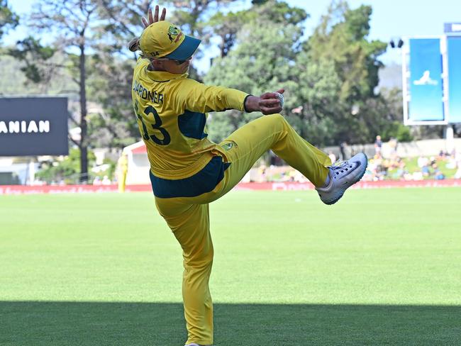 HOBART, AUSTRALIA - JANUARY 17: Ashleigh Gardner of Australia takes the catch to dismiss Sophie Ecclestone of England during game three of the Women's Ashes ODI series between Australia and England at Bellerive Oval on January 17, 2025 in Hobart, Australia. (Photo by Steve Bell/Getty Images)