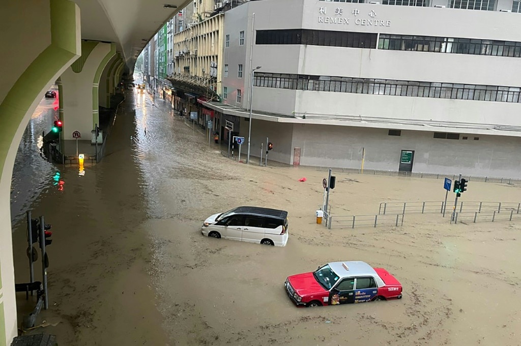 Hong Kong flooded by heaviest rainfall in 140 years | news.com.au ...